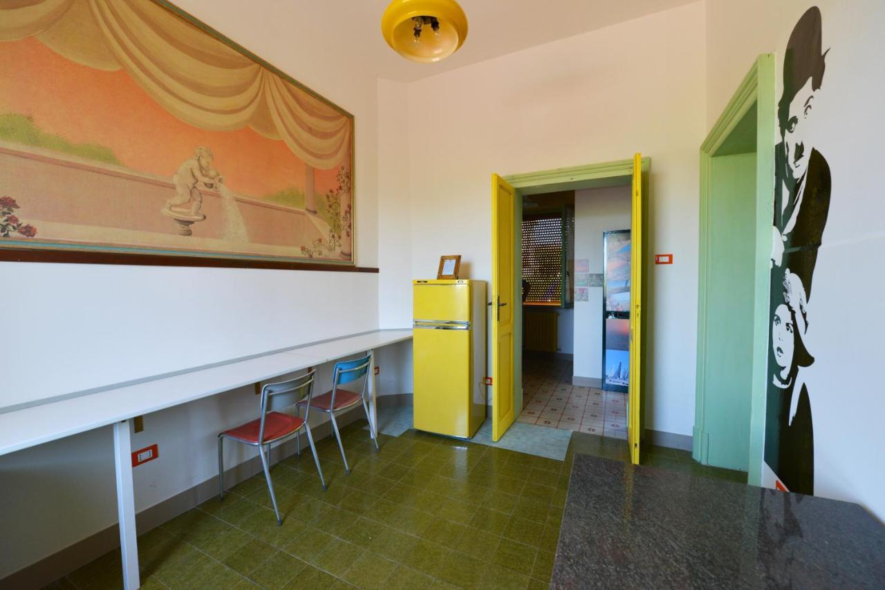 Ostello La Stazione Алба Адриатика Екстериор снимка