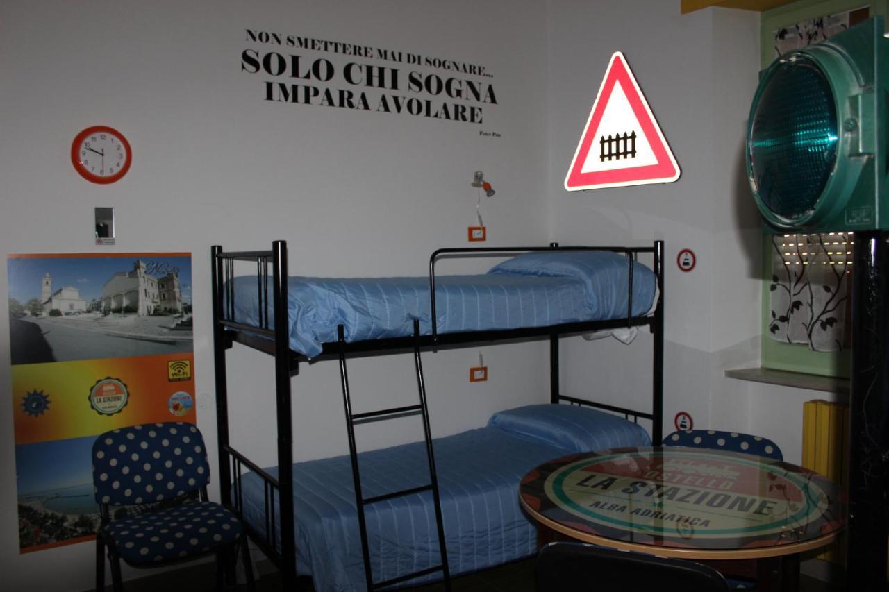 Ostello La Stazione Алба Адриатика Екстериор снимка