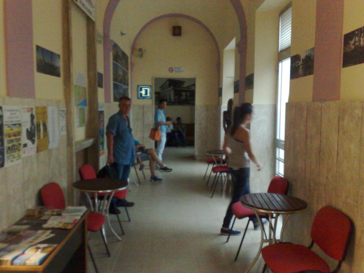 Ostello La Stazione Алба Адриатика Екстериор снимка