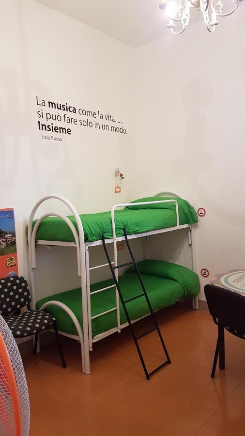 Ostello La Stazione Алба Адриатика Екстериор снимка