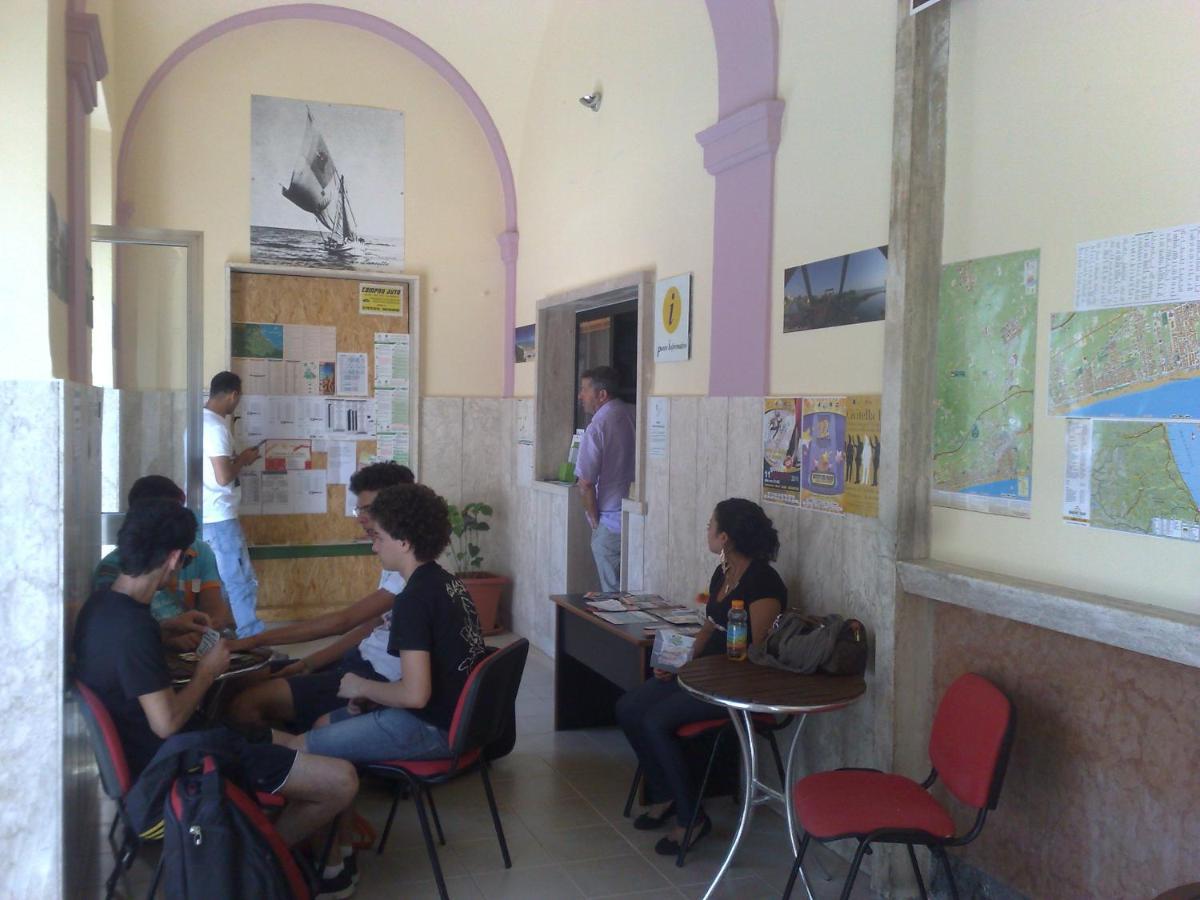 Ostello La Stazione Алба Адриатика Екстериор снимка